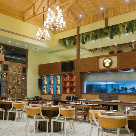 Clarks Inn Suites Kangra Buitenkant foto