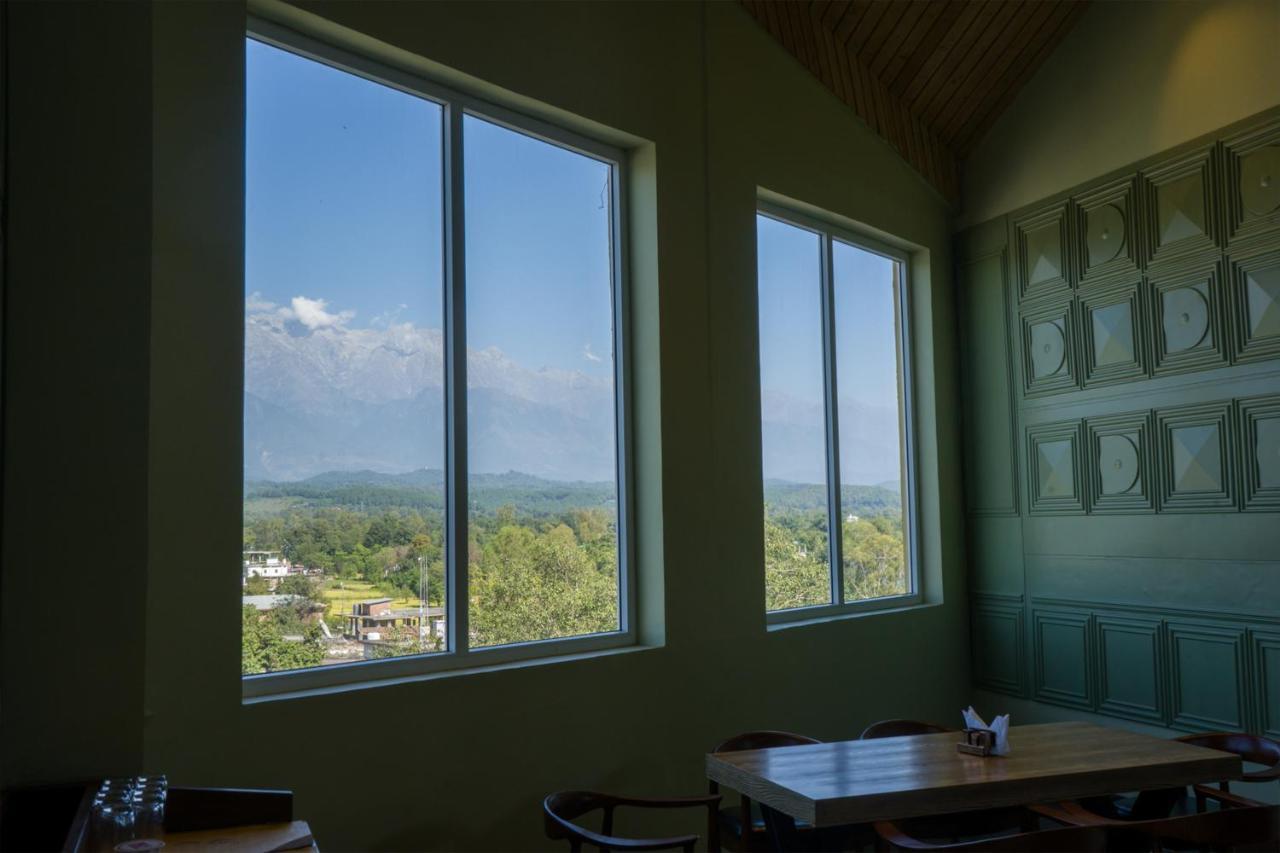 Clarks Inn Suites Kangra Buitenkant foto