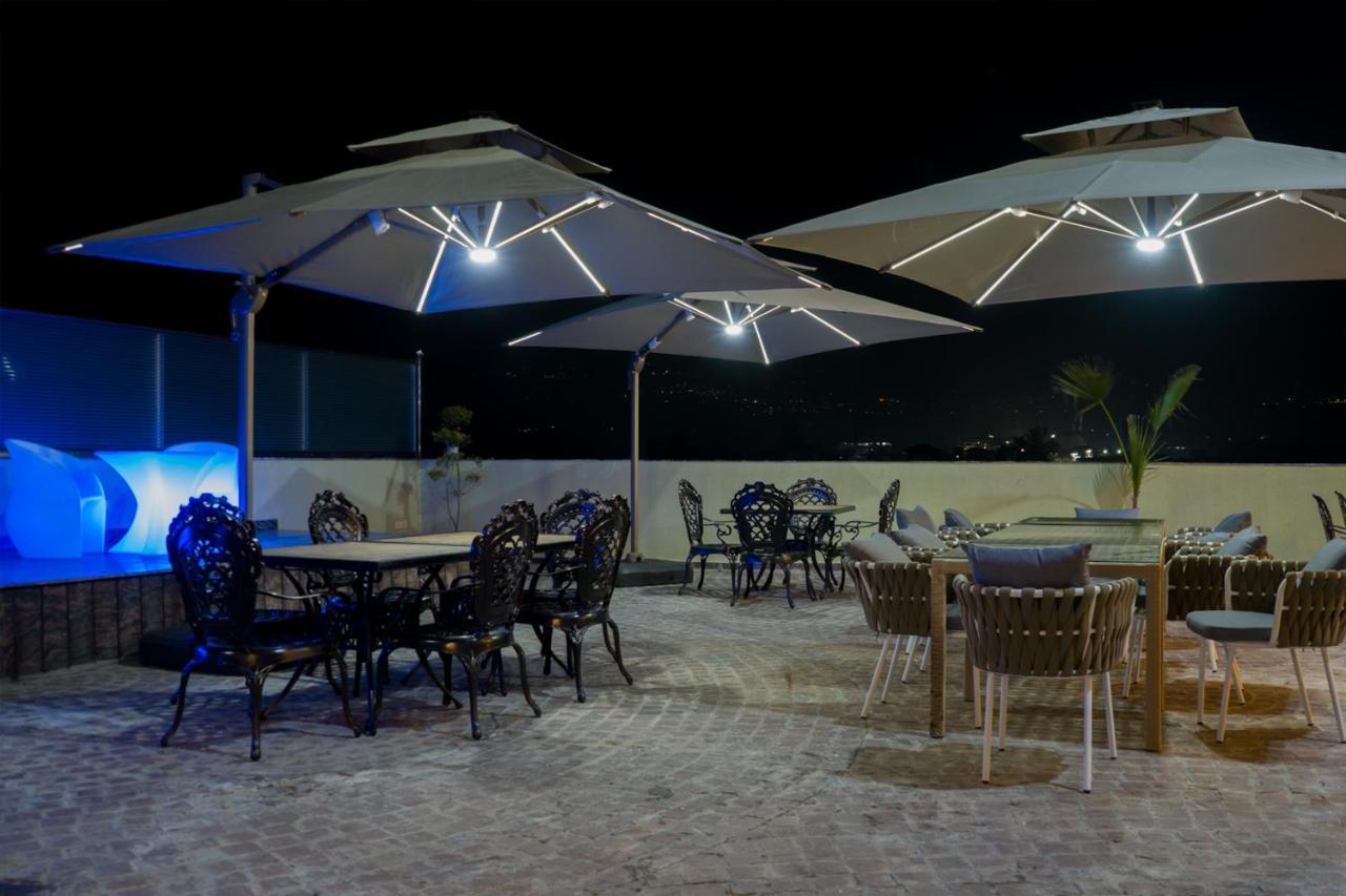 Clarks Inn Suites Kangra Buitenkant foto