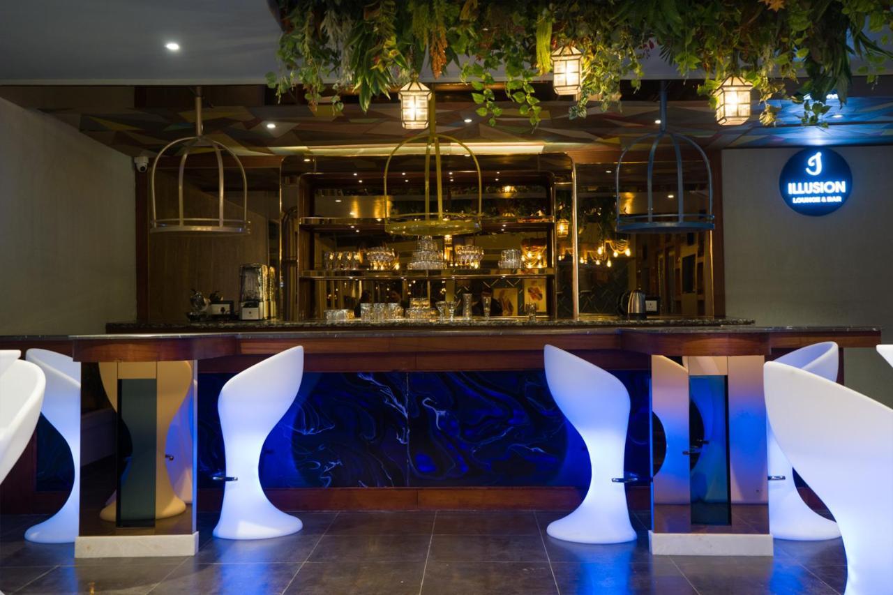 Clarks Inn Suites Kangra Buitenkant foto