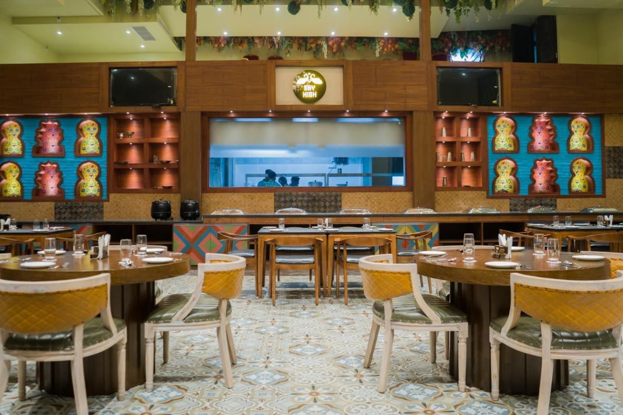 Clarks Inn Suites Kangra Buitenkant foto