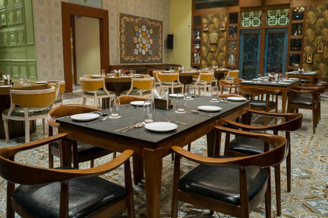 Clarks Inn Suites Kangra Buitenkant foto