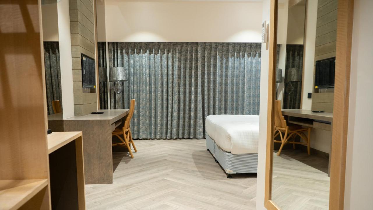 Clarks Inn Suites Kangra Buitenkant foto
