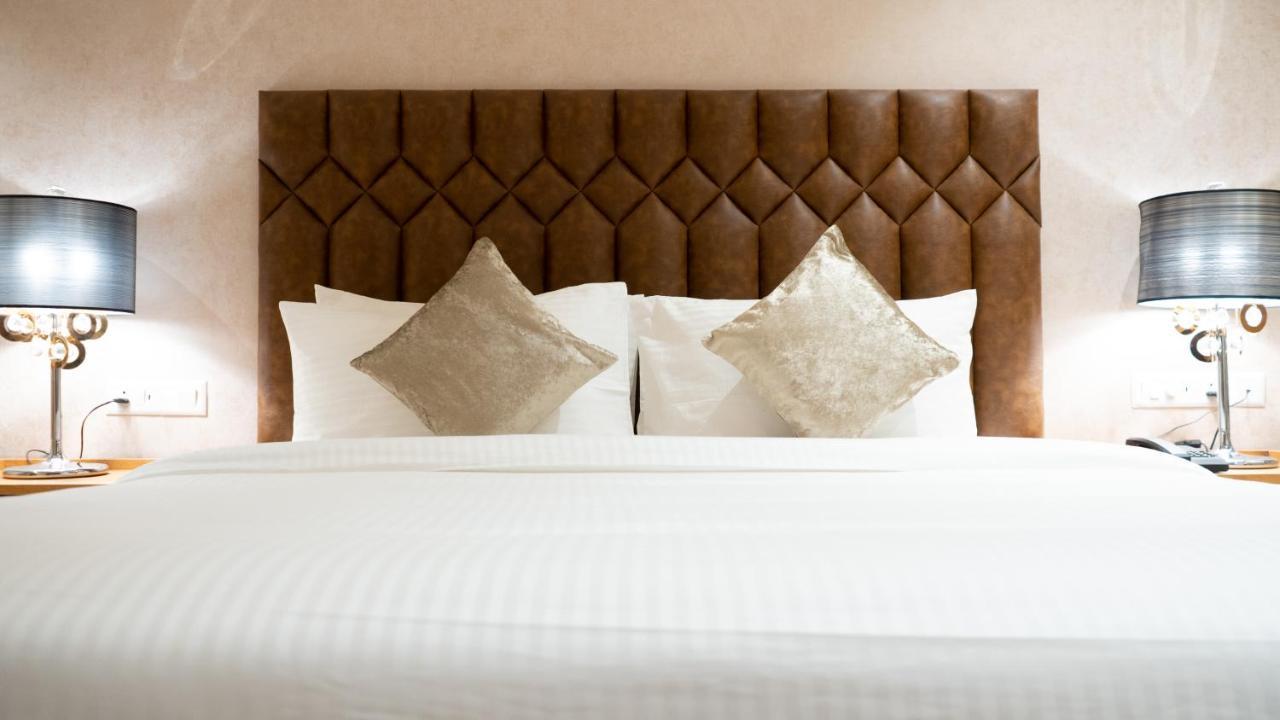 Clarks Inn Suites Kangra Buitenkant foto