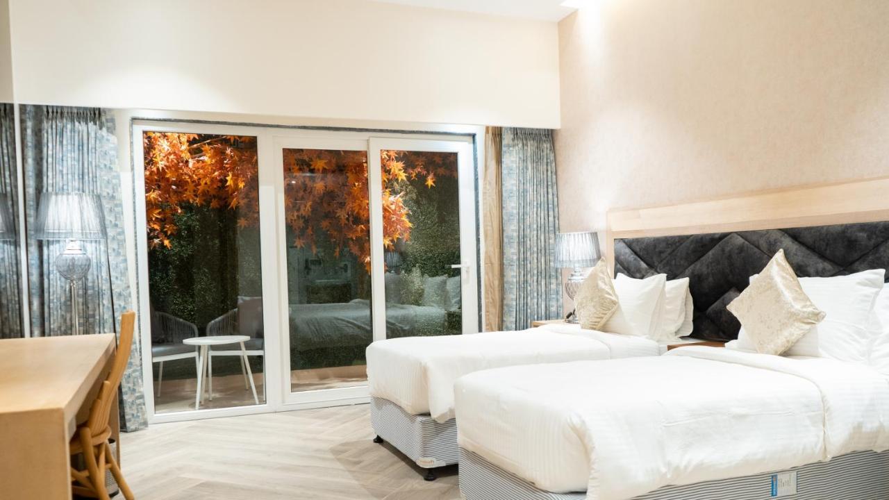 Clarks Inn Suites Kangra Buitenkant foto