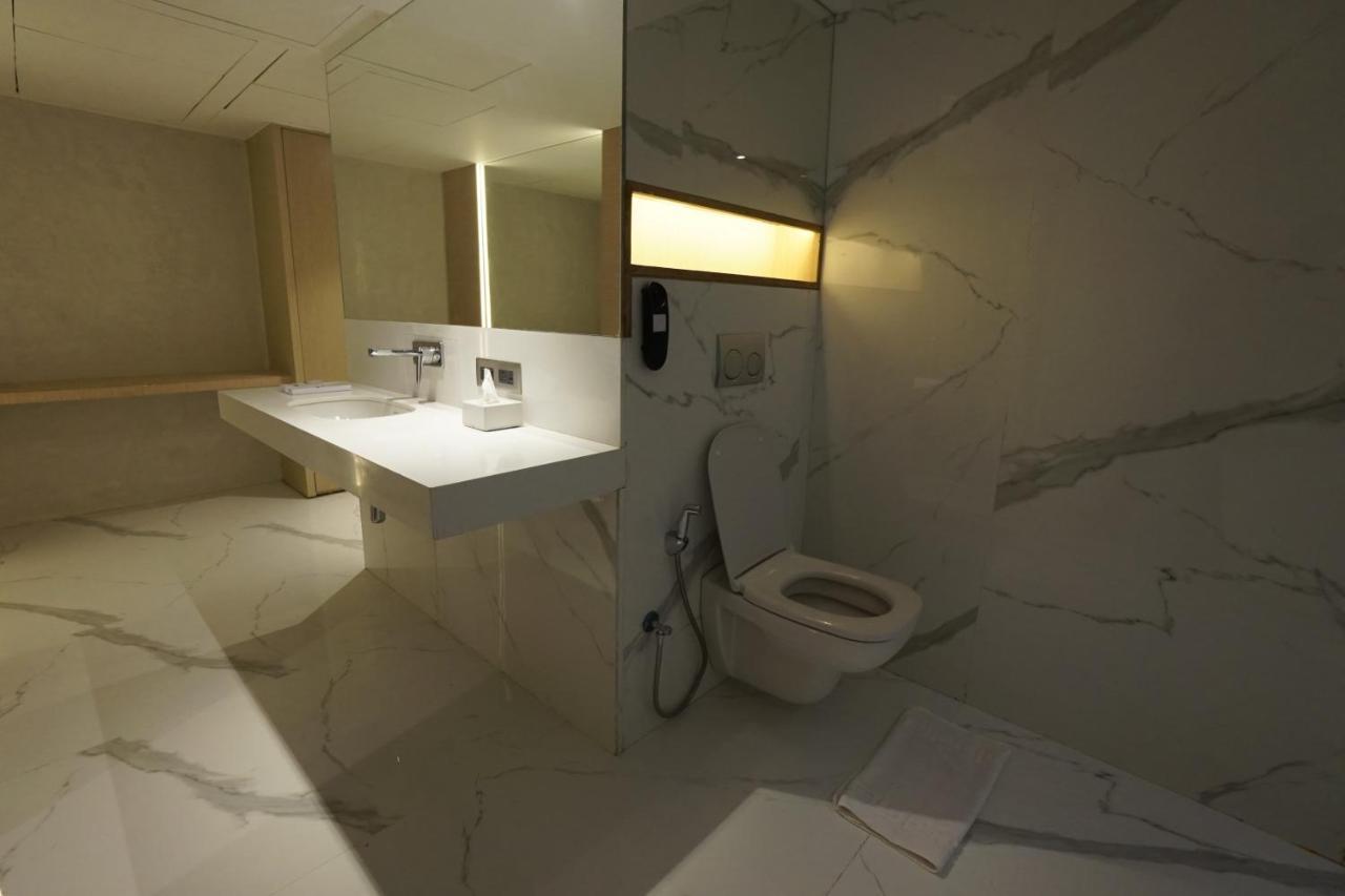Clarks Inn Suites Kangra Buitenkant foto